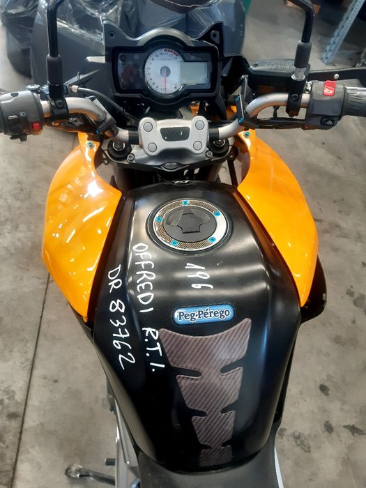 Мотоциклет Кавазаки версус 650(Kawasaki versus)-на части