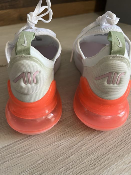 Нови маратонки Nike air max 270