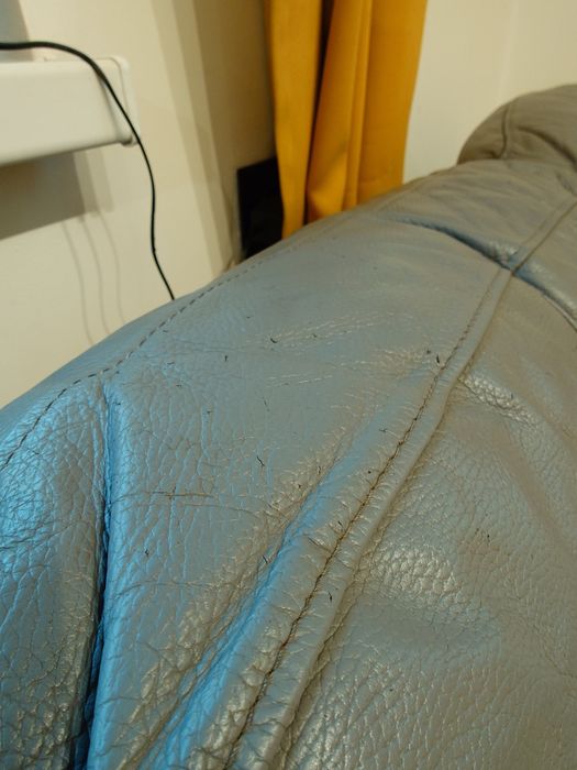 Сив кожен диван тройка, използван