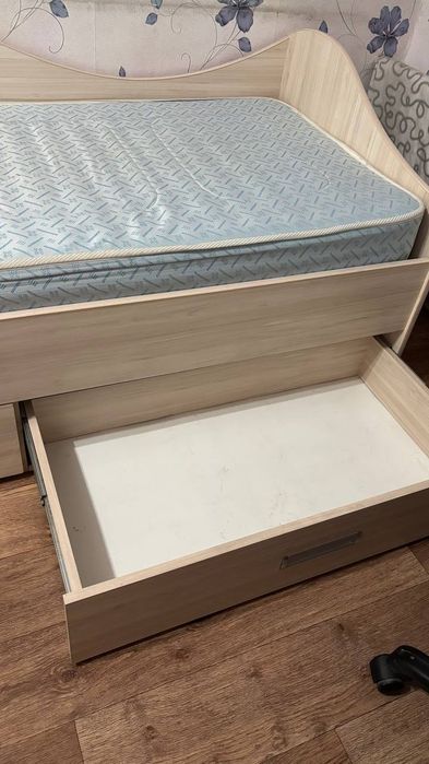 Продам кровать + матрас