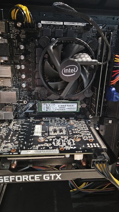 Геймърски компютър i5 11400/b560m/gtx 1660 ti/2x8gb ram/256gb m2/600w