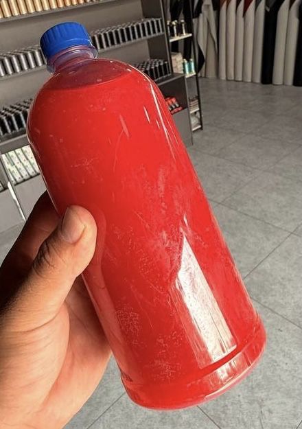 Mashina patalogiga avtotkan zamish yopwtirish uchun kley