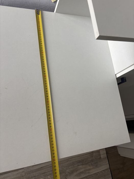 Бяло бюро с етажерка и шкафове