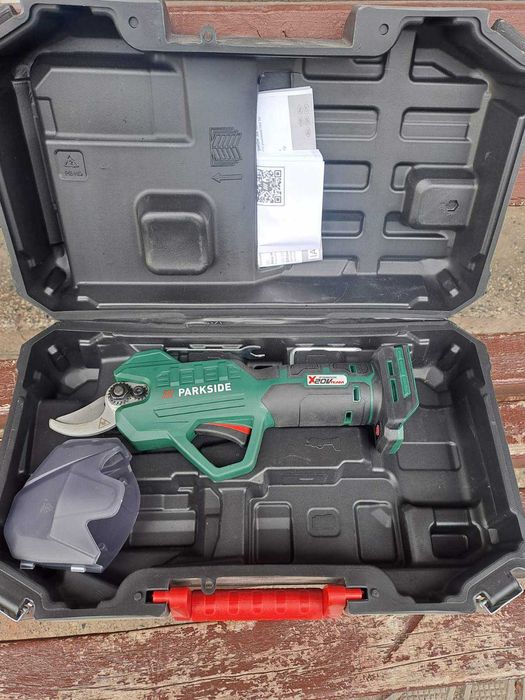 Акумулаторна градинска ножица за клони Parkside