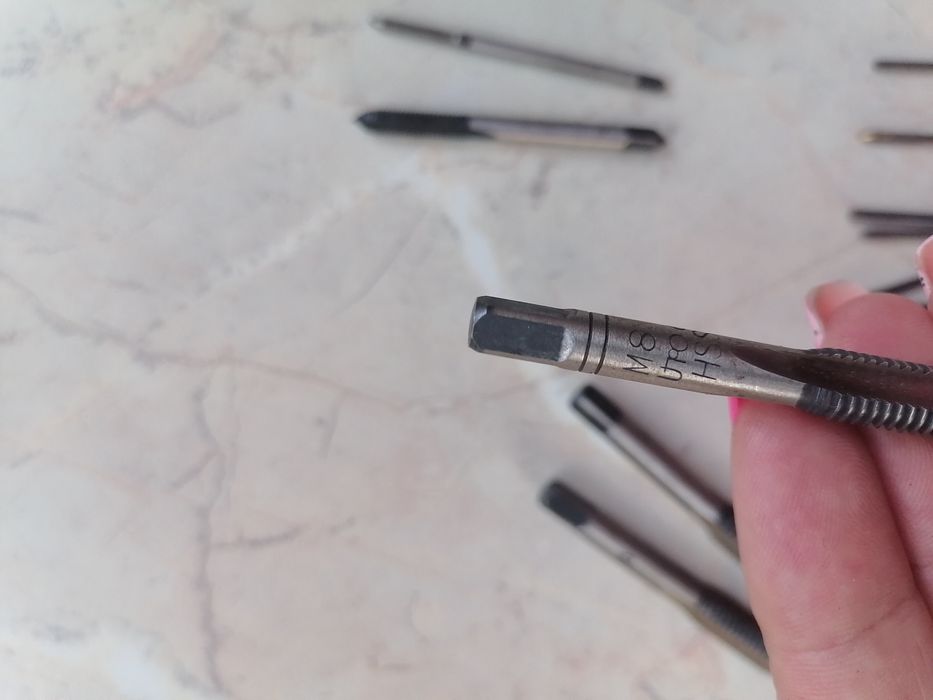 Гаечен ключ 24/27, плашки и метчици