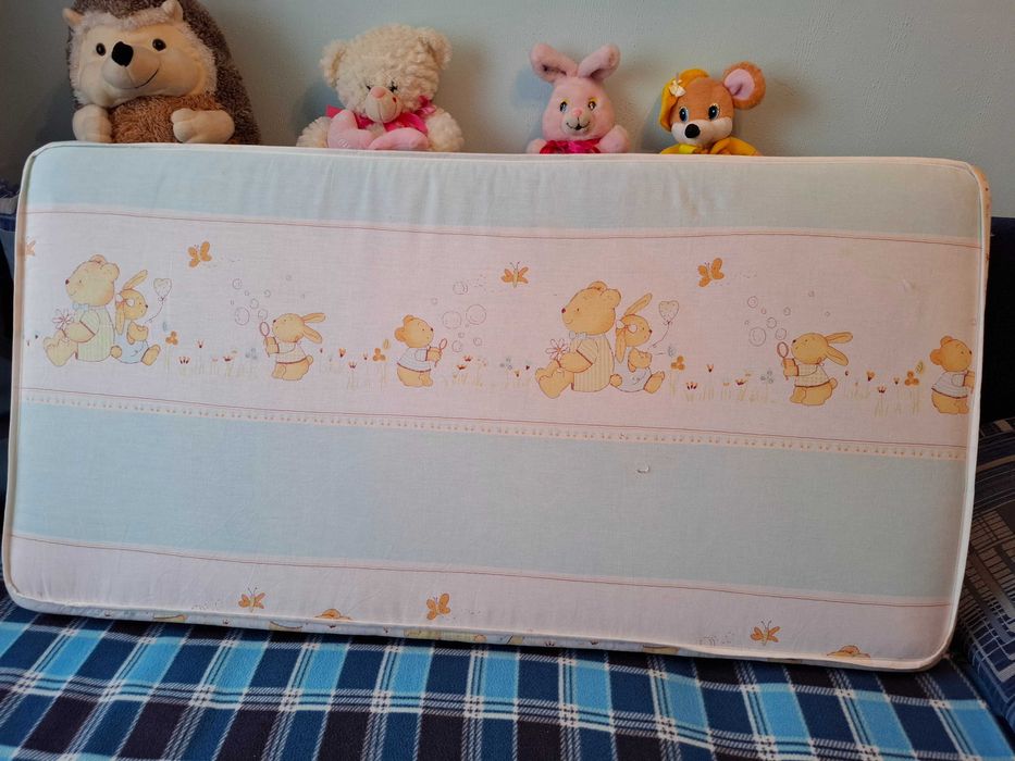 Детская кроватка с матрасом