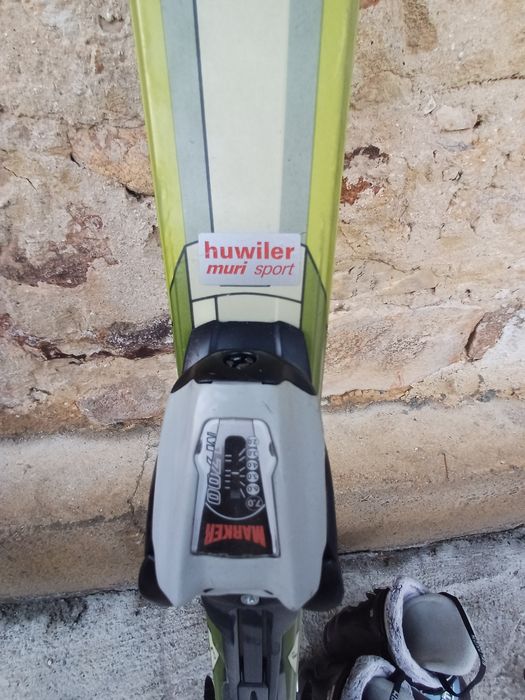 Ски, ски обувки и щеки