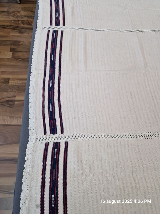 Cearceaf traditional tesut la razboi