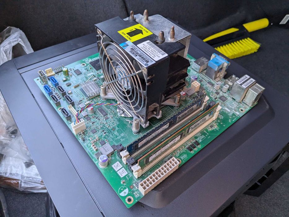 Placa de baza server + CPU + Ram - HP Proliant ML110