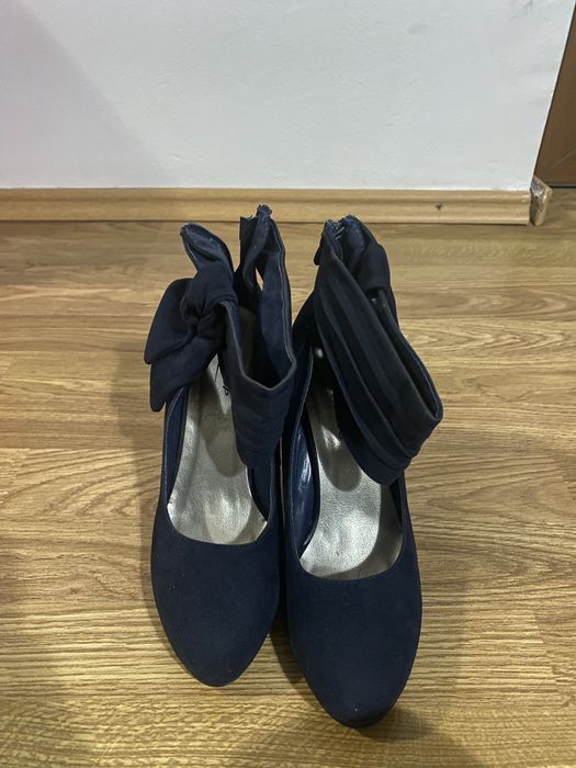 Pantofi cu toc piele întoarsă