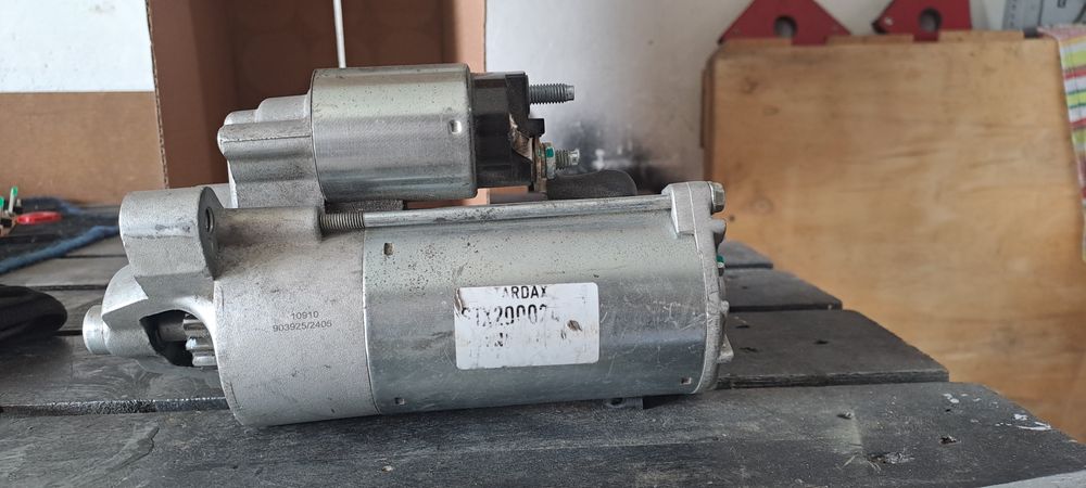 Продавам стартер standard stx 200024.