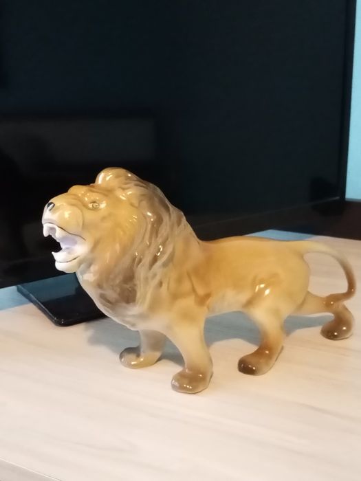 Порцеланов Лъв...