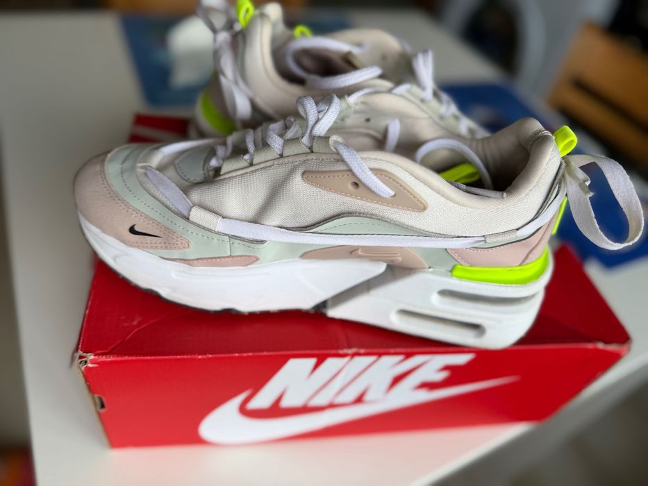 маратонки Nike FURYOSA