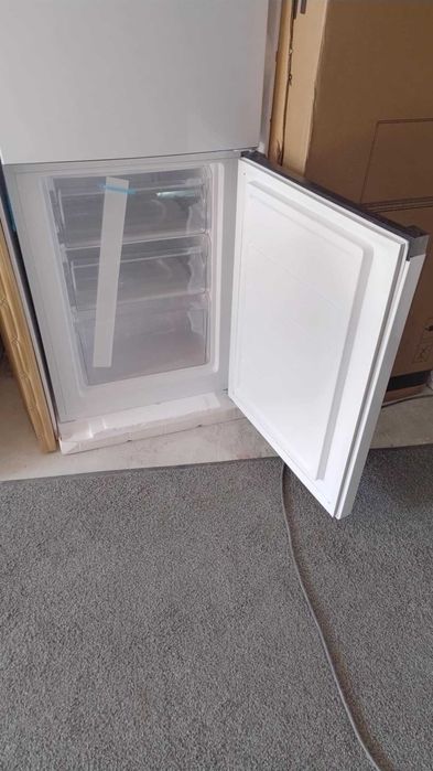 Комбиниран Хладилник с долен фризер диспенсър за вода Heinner 180 см