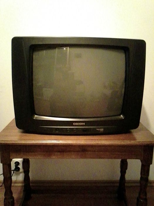 Vând televizor color ORION cu tub+ telecomandă originală