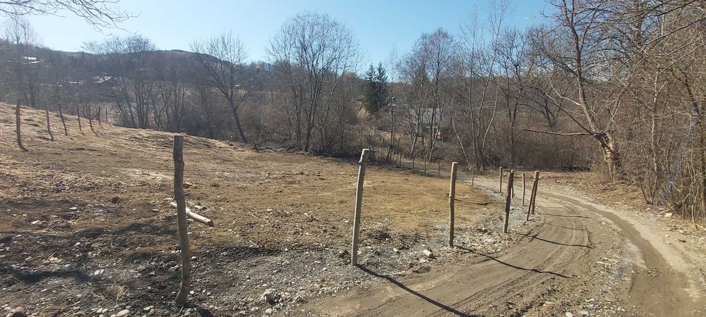 Particular vând teren intravilan construibil 1360 mp. în Breaza – Valea Târsei – 14euro/mp.