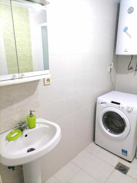 Дава се под наем Двустаен апартамент в Бургас, Славейков - 60 кв.м за 193.8 € - Снимка #2