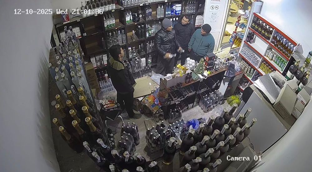 7сотих уй ва 3та ишлаб турган магазин сотилади