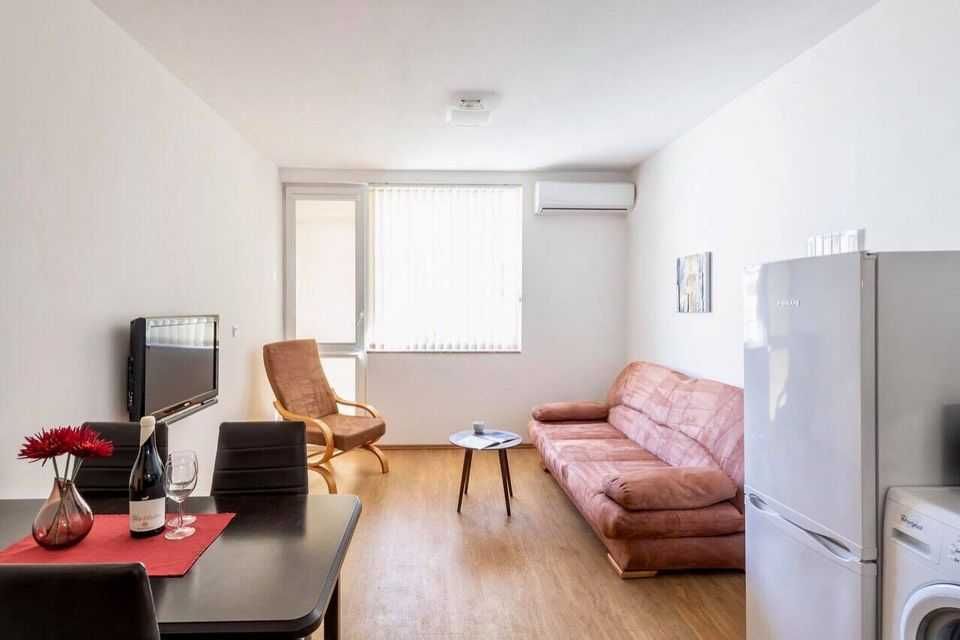 Дава се под наем Двустаен апартамент в Бургас, Лазур - 55 кв.м за 127.5 € - Снимка #1