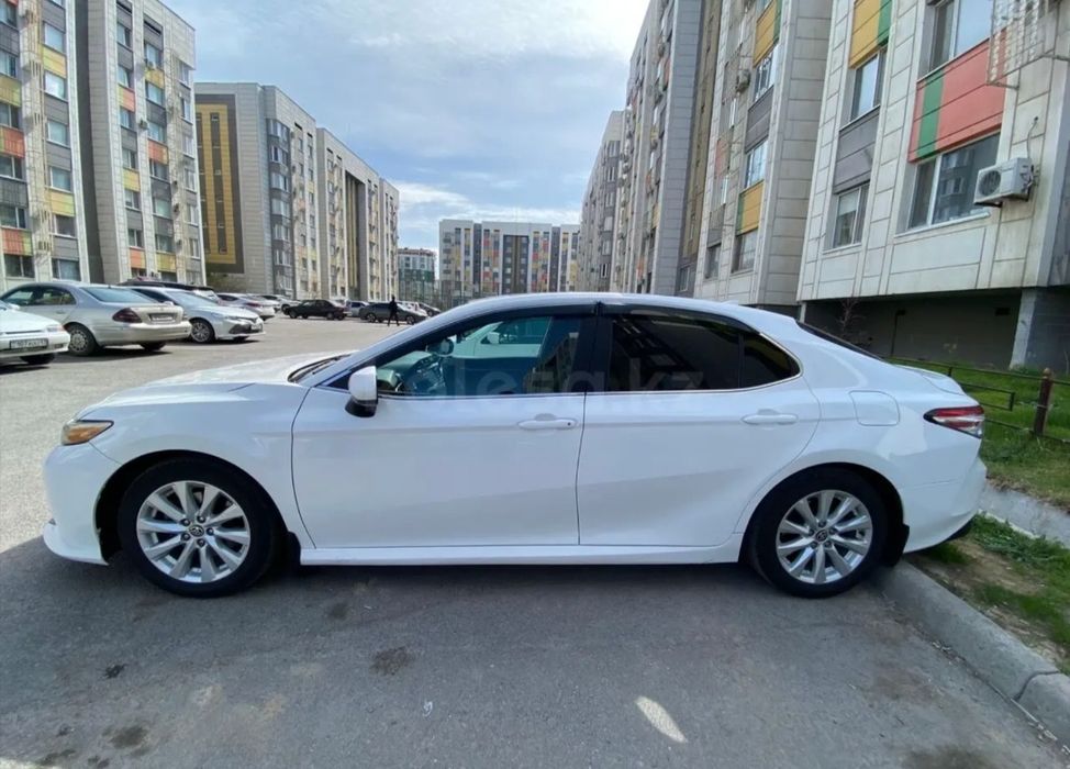 TOYOTA camry V70 LE