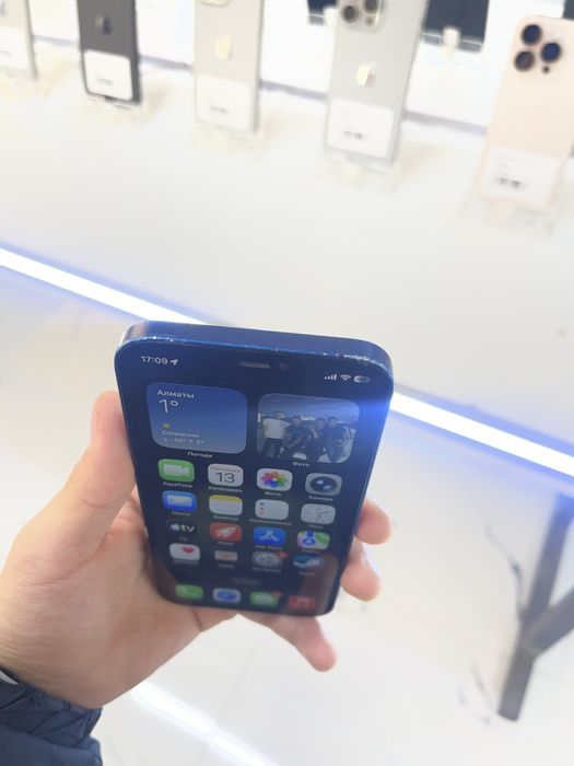 Продаю Айфон 12