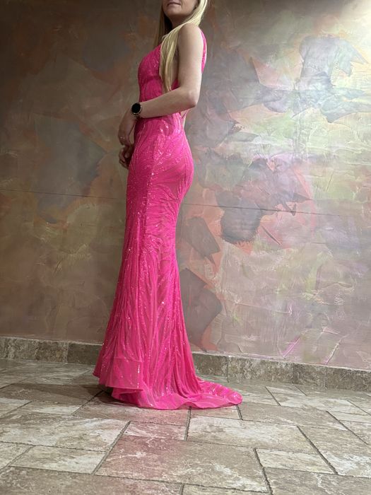 Бална рокля в цвят Barbie pink