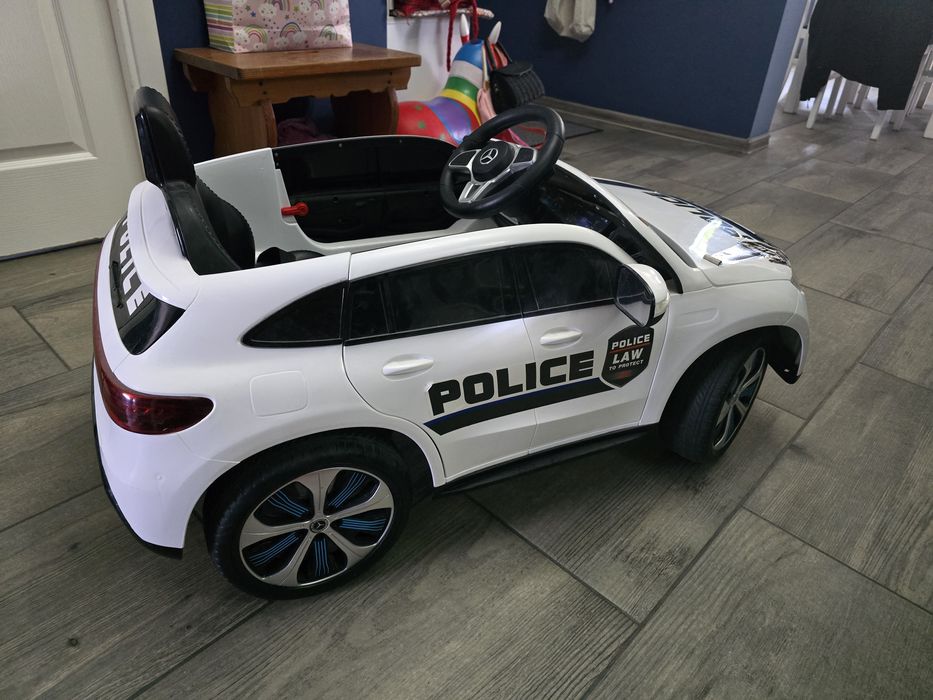 Vând masinuță mercedes EQ