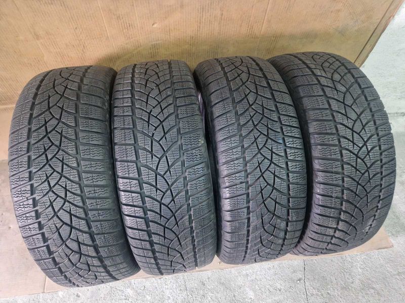 4 Bridgestone R18 235/55
зимни гуми DOT3720