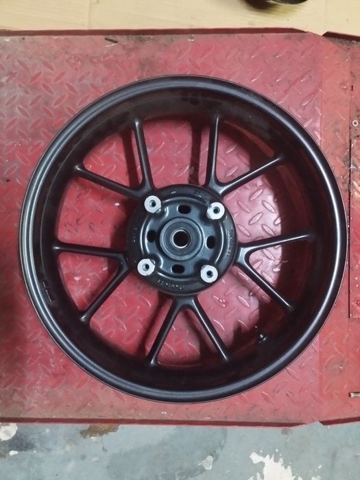 Roti fata si spate pentru Triumph street twin