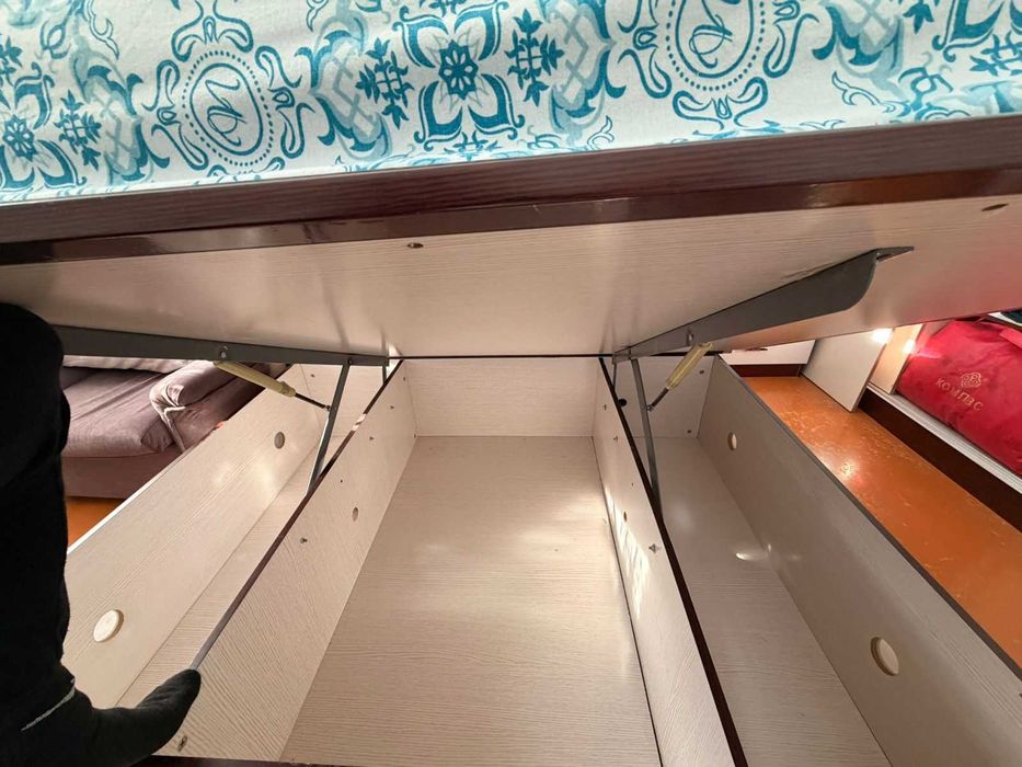 Продам кровать и матрац. Самовывоз!