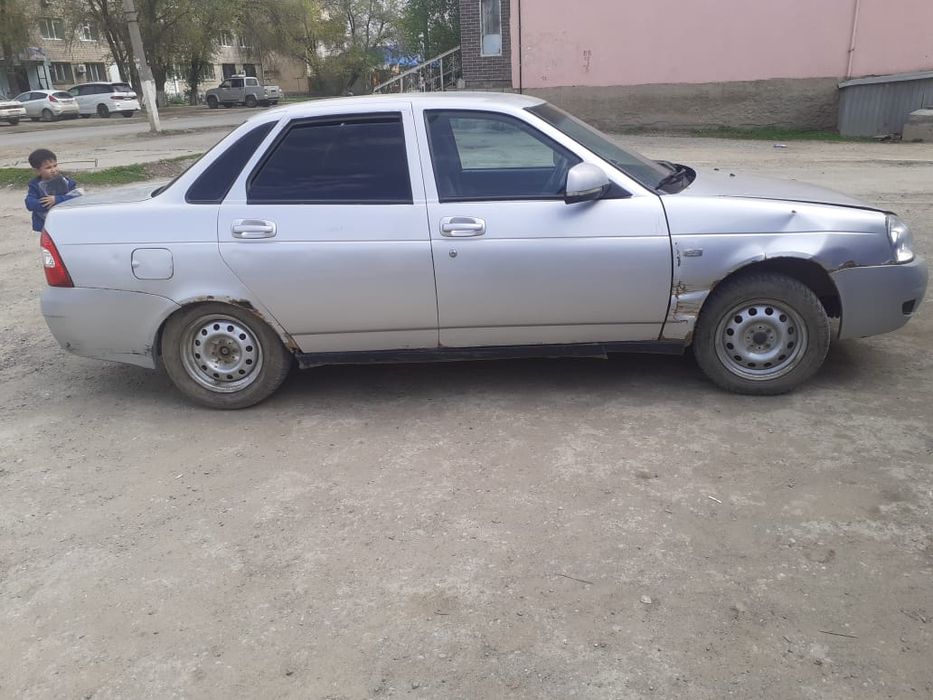 Приора сатылады.