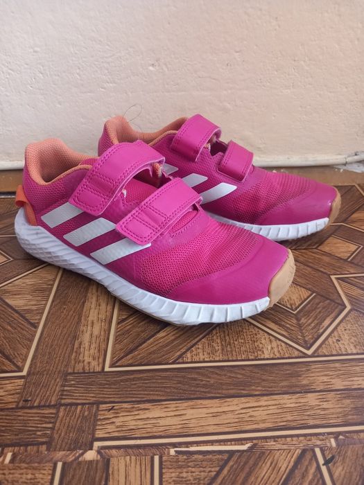 Маратонки за момиче