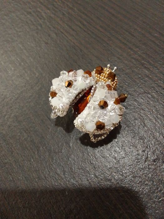 Броши ручной работы.