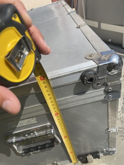 Vând Case Aluminiu pentru transport cu roți