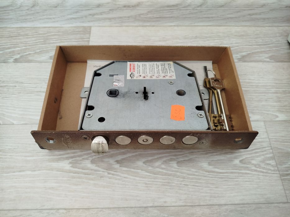 Продам замки эльбор большой.