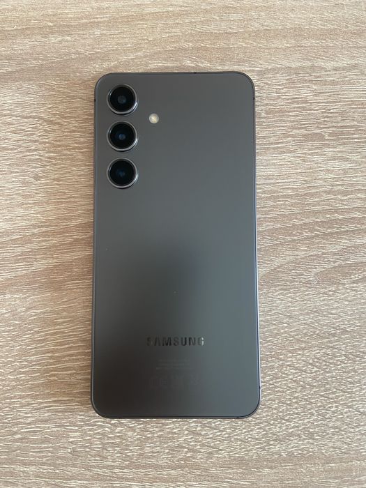 Samsung S24 128 Gb. Перфектен.