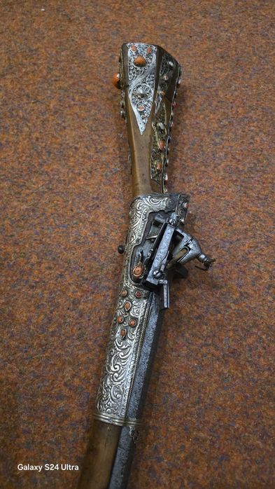 Продавам старо пушка шишане