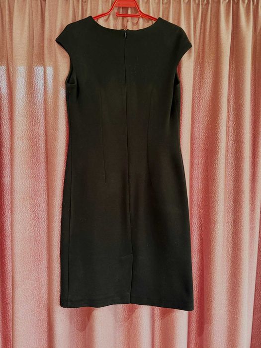 Черна рокля по тялото