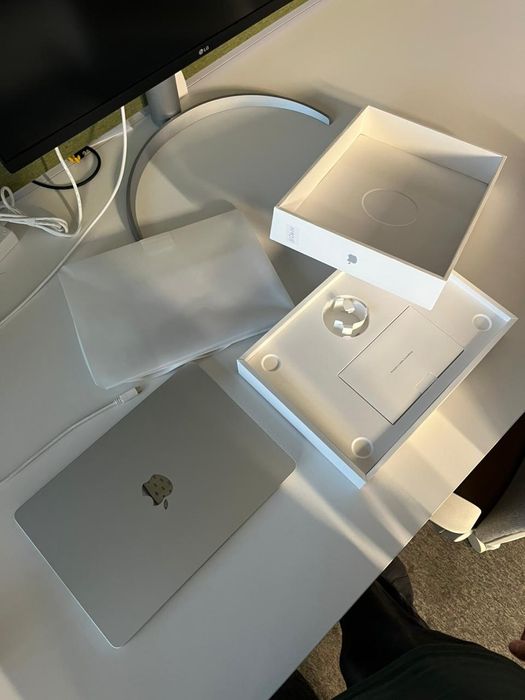 ПРОДАМ MacBook M5 Air 13