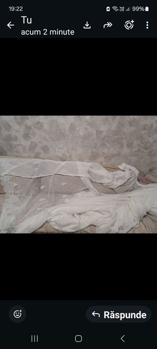 Vand perdea  nefolosita de 9 m lungime si 2.30 inaltime cu rejansa aplicata