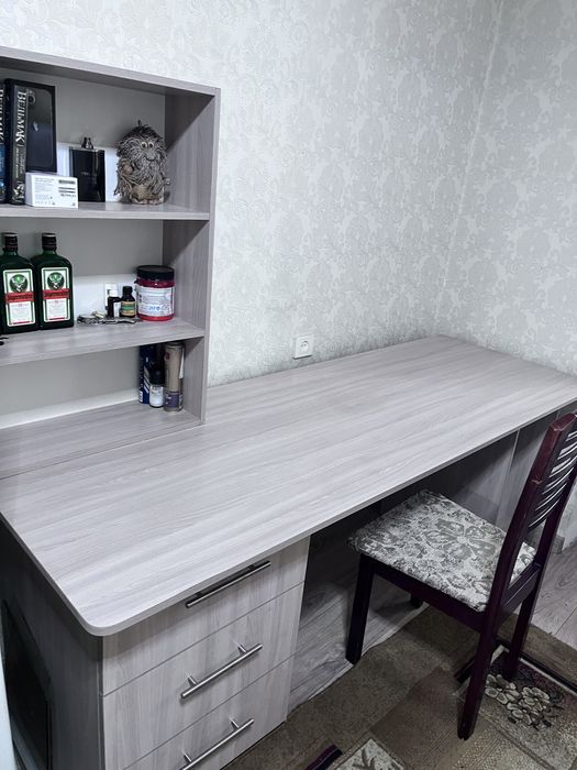 Продам компьютерный стол