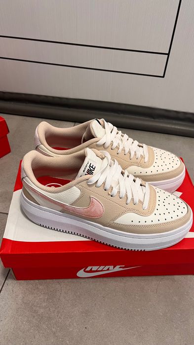 Дамски кецове Nike