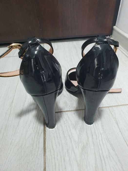 Sandale cu toc marimea 37