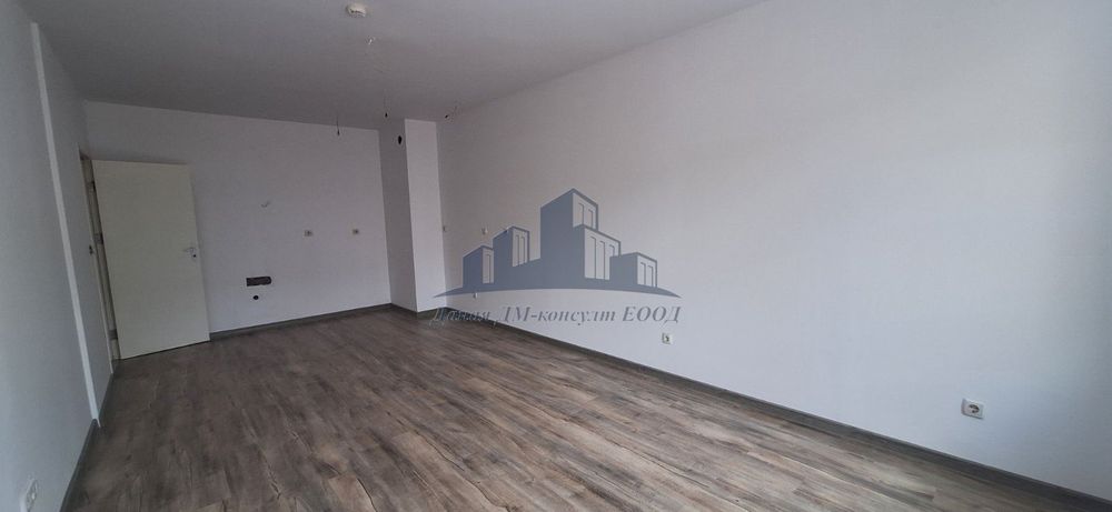 Продава се Офис в Шумен, Център - 55 кв.м за 1345 €/кв.м - Снимка #2