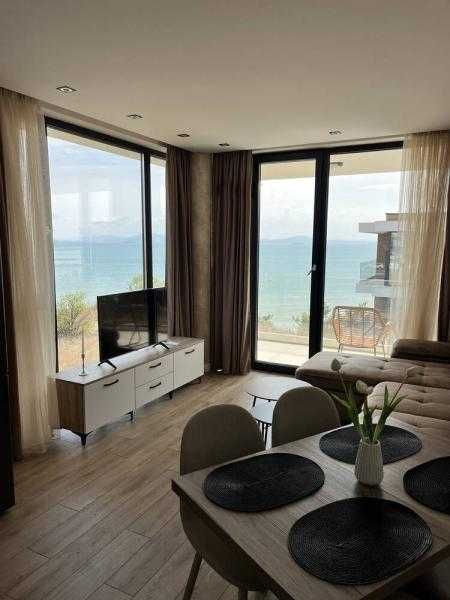 ТОП оферта! Модерно обзаведен тристаен апартамент в Сарафово!