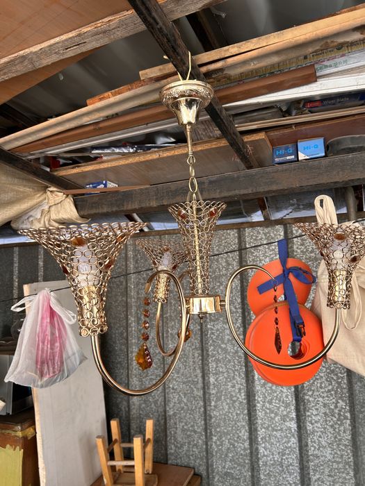 Продам люстру