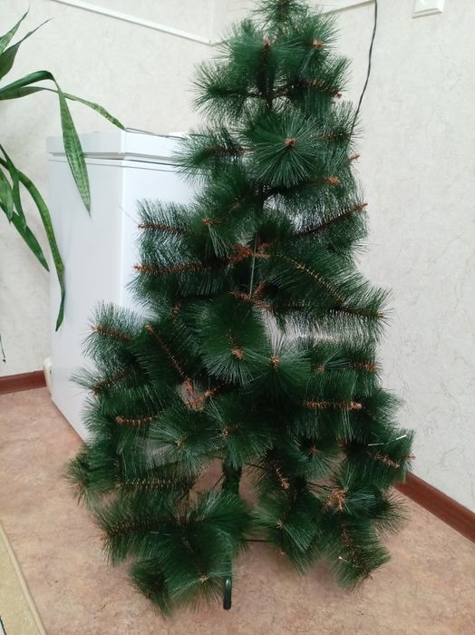 Продам елку новогоднюю