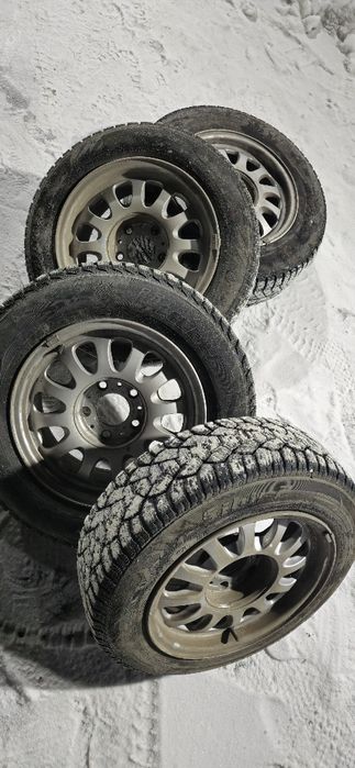 Продаю комплект резину с дисками б/у