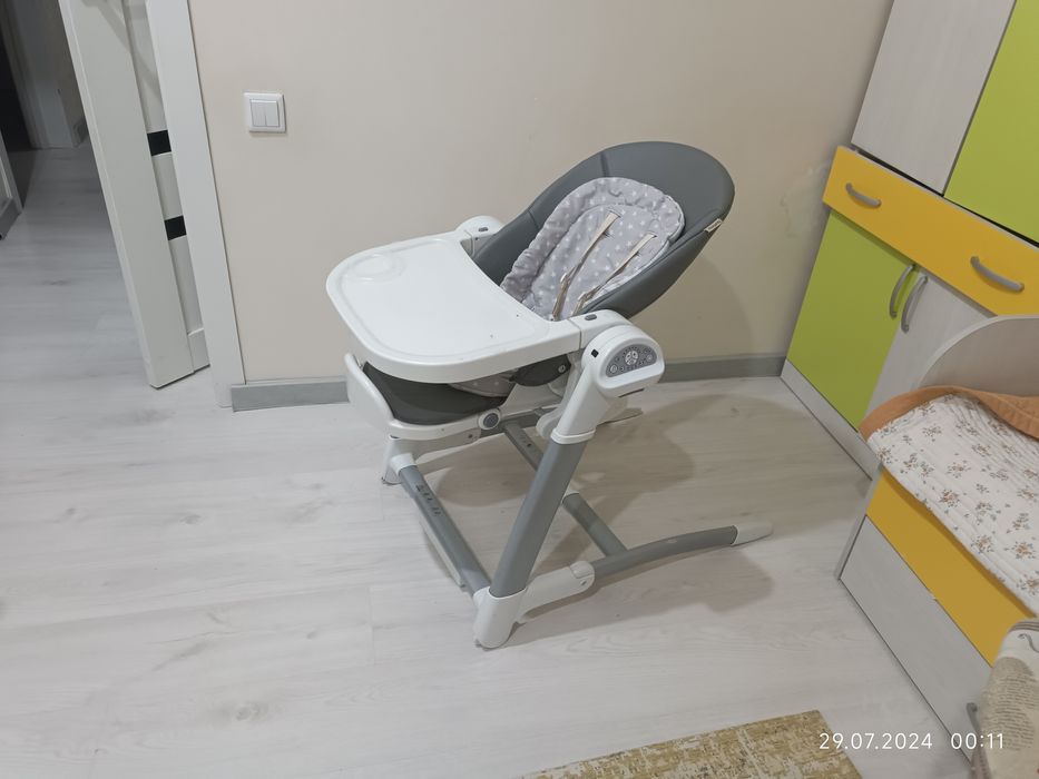 Столик-трансформер для кормления