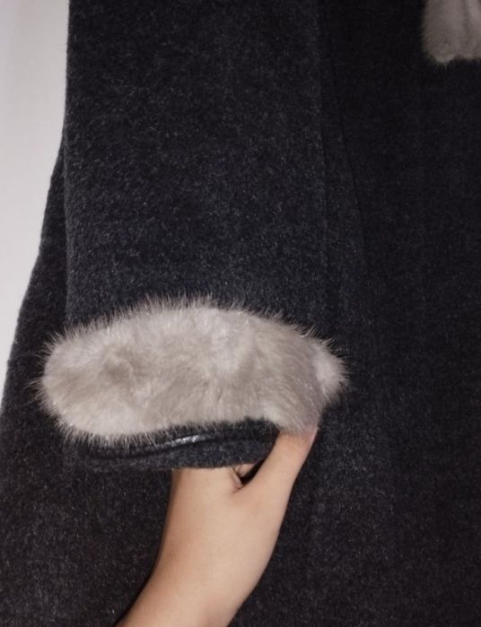 Айоллар пальтоси сотилади